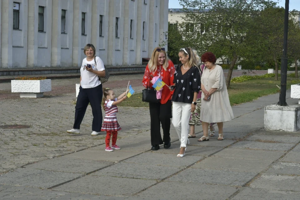 У Славутичі розгорнули 100-метровий прапор на честь Дня Державного Прапора України! фото №16