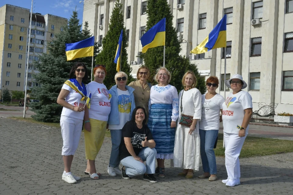 У Славутичі розгорнули 100-метровий прапор на честь Дня Державного Прапора України! фото №17