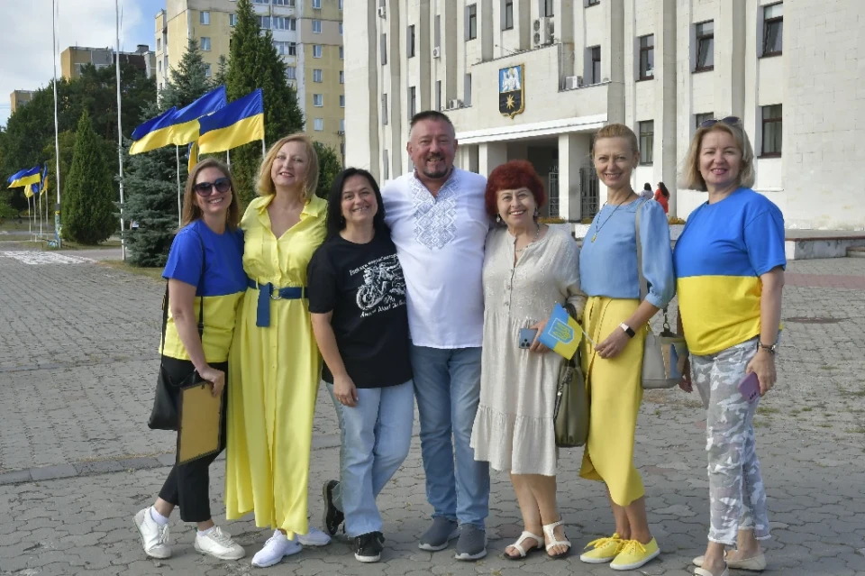 У Славутичі розгорнули 100-метровий прапор на честь Дня Державного Прапора України! фото №19