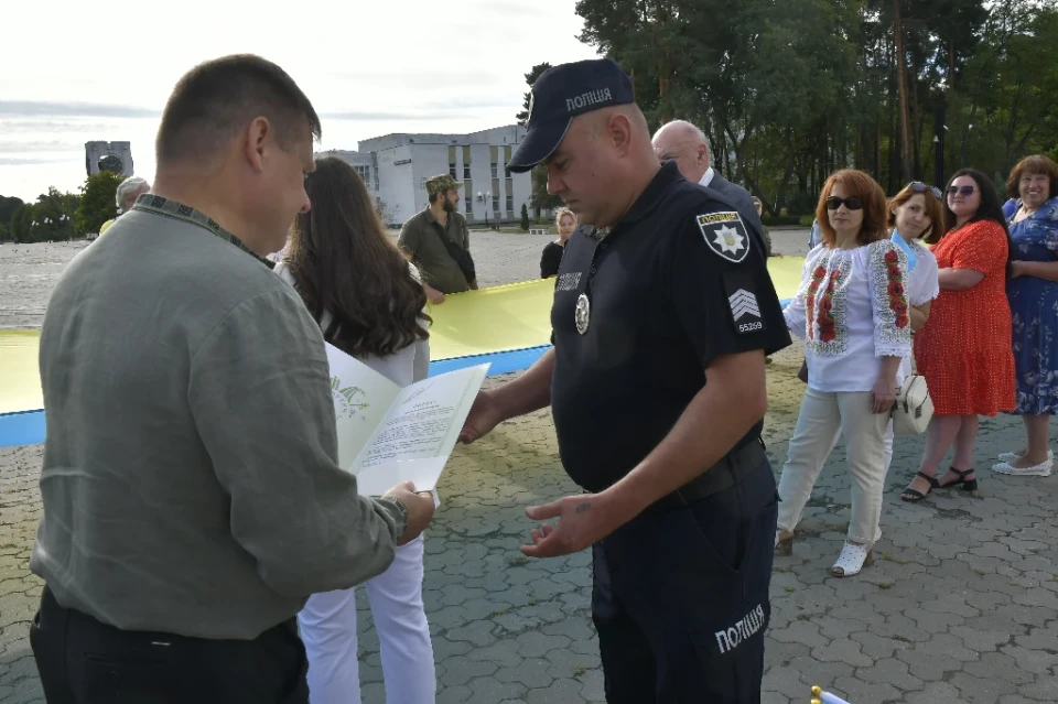 У Славутичі розгорнули 100-метровий прапор на честь Дня Державного Прапора України! фото №27