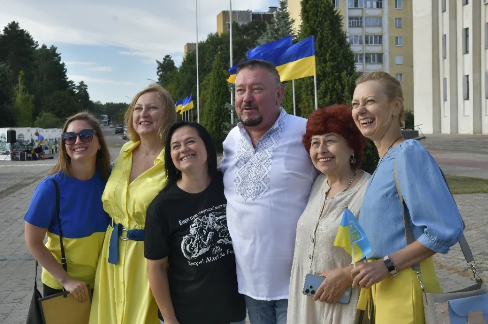 У Славутичі розгорнули 100-метровий прапор на честь Дня Державного Прапора України! фото №28