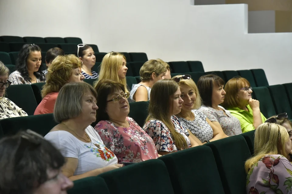 Освітяни Славутича готуються до нового навчального року: підсумки серпневої наради фото №36