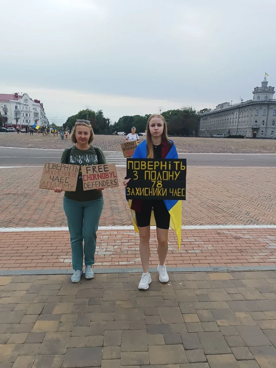 Славутичани провели мирну акцію на підтримку військовополонених ЧАЕС у Чернігові фото №4