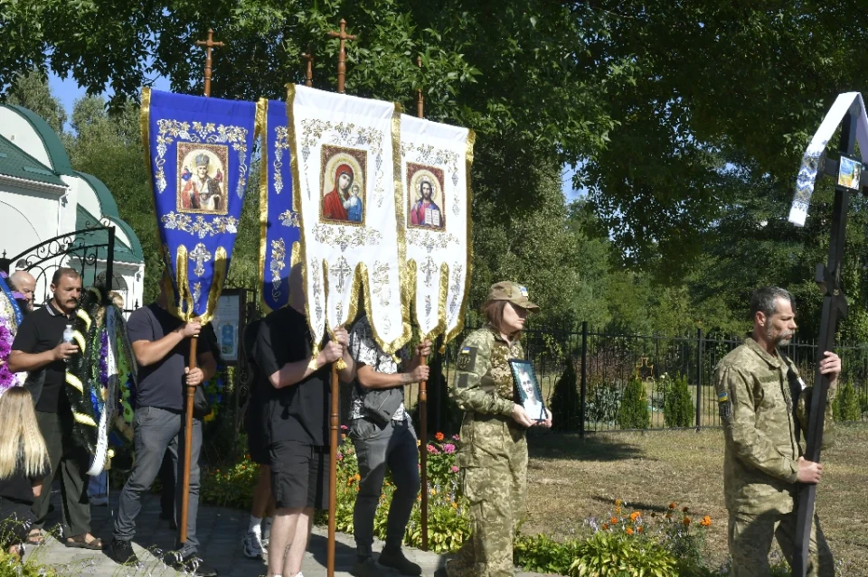 У Славутичі прощалися із загиблим Героєм Ігорем Ткачем фото №10