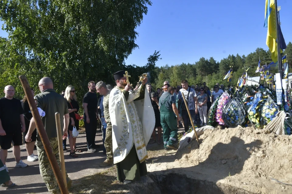 У Славутичі прощалися із загиблим Героєм Ігорем Ткачем фото №19