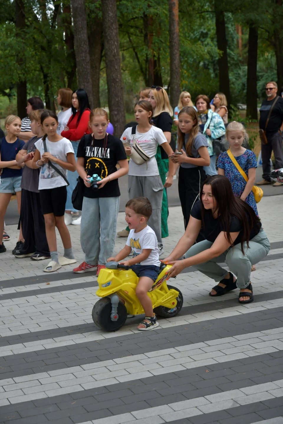 Маленькі принцеси Славутича підкорюють серця: фоторепортаж з конкурса "Міні Міс Славутич"   фото №4