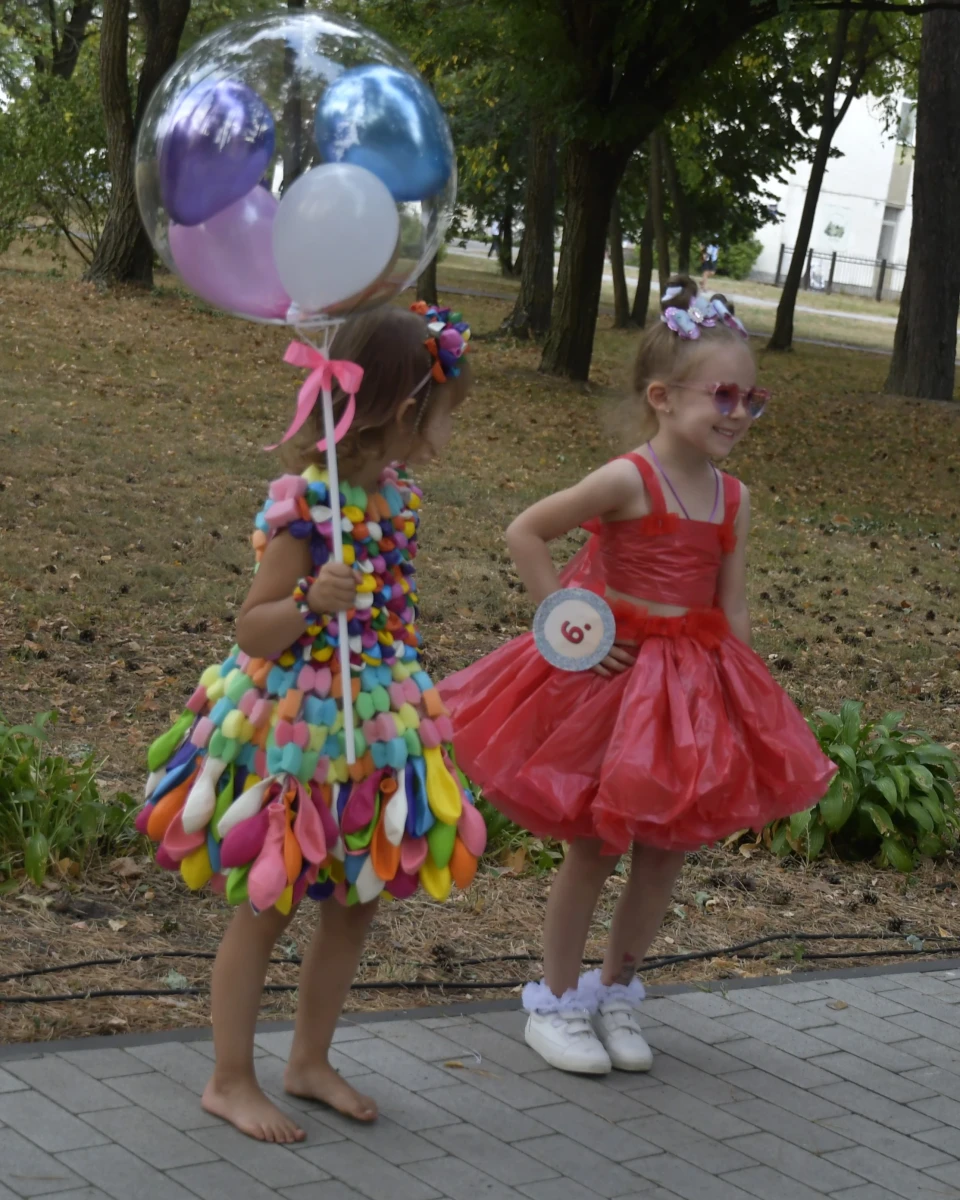 Маленькі принцеси Славутича підкорюють серця: фоторепортаж з конкурса "Міні Міс Славутич"   фото №18