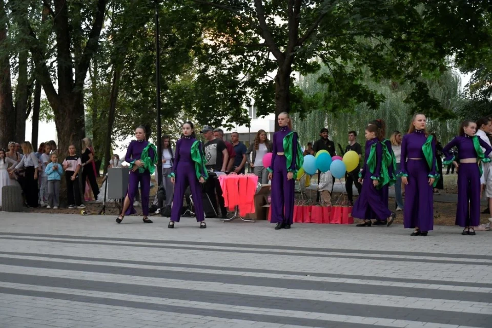 Маленькі принцеси Славутича підкорюють серця: фоторепортаж з конкурса "Міні Міс Славутич"   фото №29