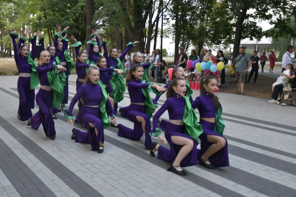 Маленькі принцеси Славутича підкорюють серця: фоторепортаж з конкурса "Міні Міс Славутич"   фото №35