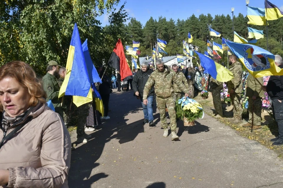 Славутич попрощався з Героєм: остання шана Олександру Саю фото №3