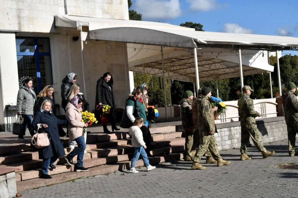 У Славутичі вшанували пам’ять Дениса Костальського — героя, який віддав життя за Україну фото №1