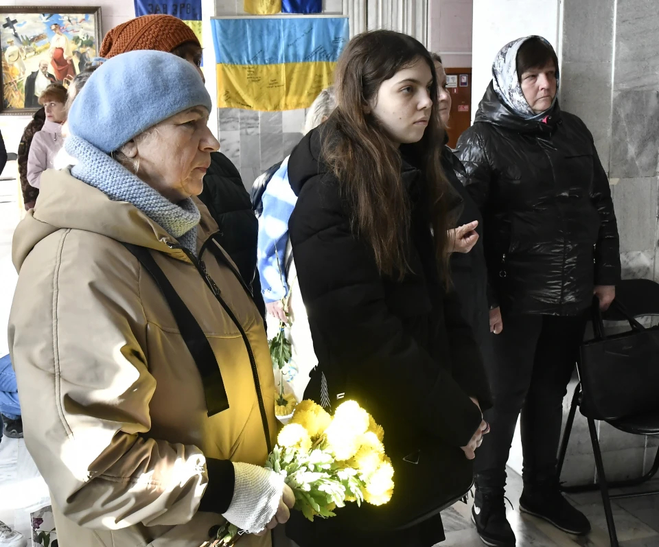 У Славутичі вшанували пам’ять Дениса Костальського — героя, який віддав життя за Україну фото №13