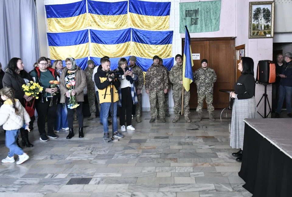 У Славутичі вшанували пам’ять Дениса Костальського — героя, який віддав життя за Україну фото №15