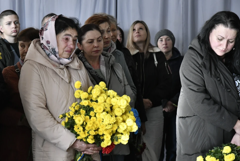 У Славутичі вшанували пам’ять Дениса Костальського — героя, який віддав життя за Україну фото №21