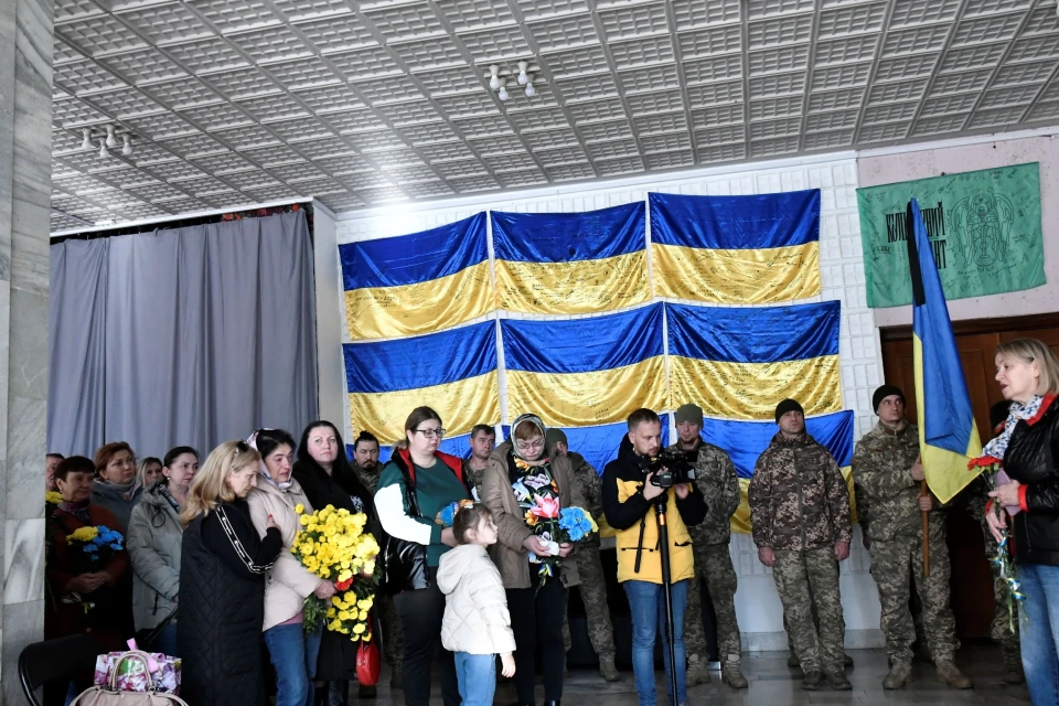 У Славутичі вшанували пам’ять Дениса Костальського — героя, який віддав життя за Україну фото №23