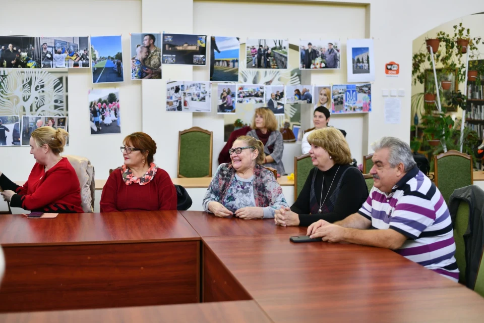 «Життєві історії, що надихають» у бібліотечному центрі Славутича: теплі зустрічі та щирі спогади фото №2