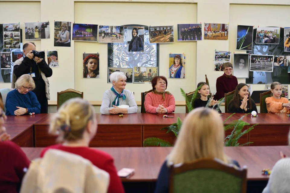 «Життєві історії, що надихають» у бібліотечному центрі Славутича: теплі зустрічі та щирі спогади фото №3