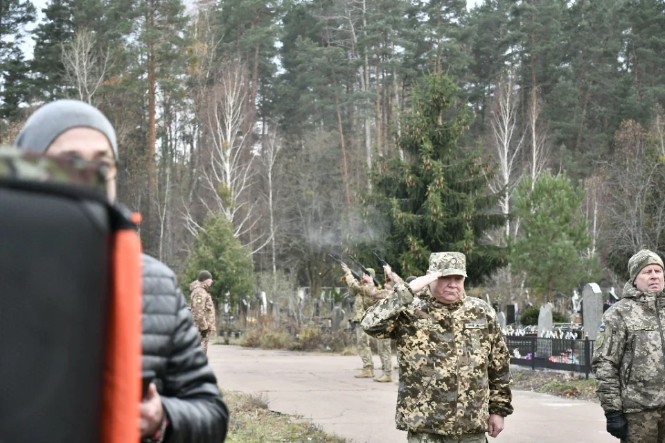 Славутич попрощався з захисником Геннадієм Гаєвим: день жалоби та скорботи фото №8