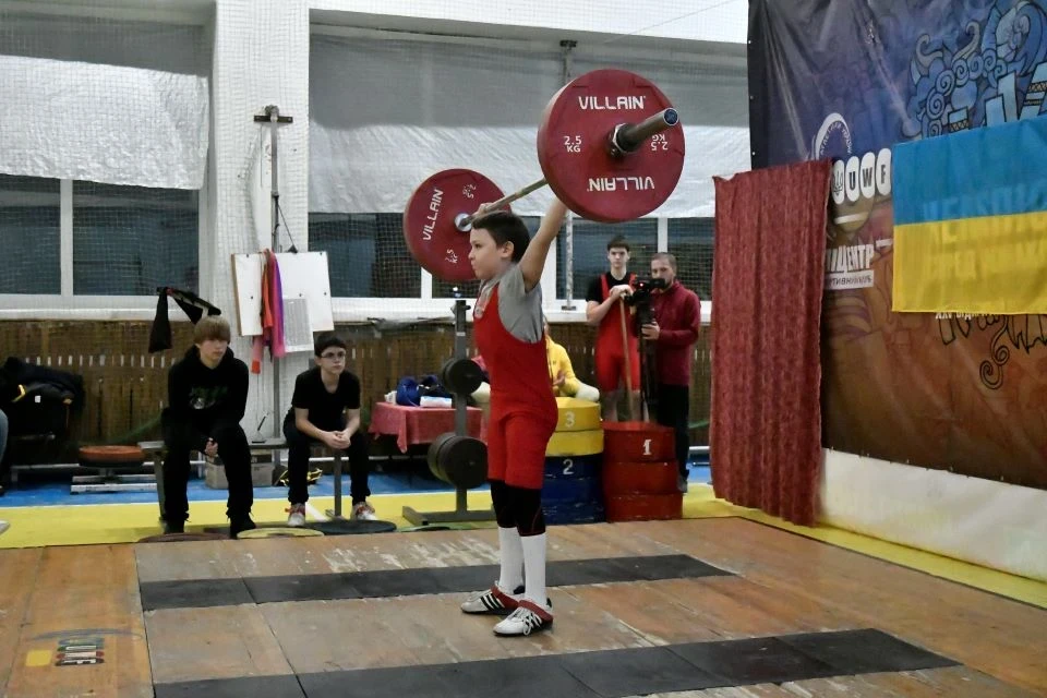 Юні важкоатлети Славутича підкорюють нові висоти: як пройшов чемпіонат міста фото №12