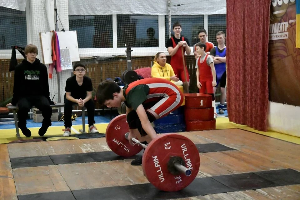 Юні важкоатлети Славутича підкорюють нові висоти: як пройшов чемпіонат міста фото №14