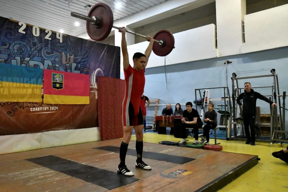 Юні важкоатлети Славутича підкорюють нові висоти: як пройшов чемпіонат міста фото №22