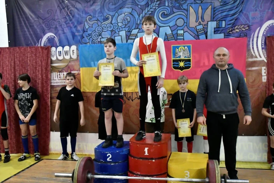 Юні важкоатлети Славутича підкорюють нові висоти: як пройшов чемпіонат міста фото №30