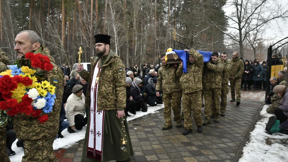 У Славутичі попрощались з героєм Олександром Голушком, який віддав своє життя за Україну фото №3