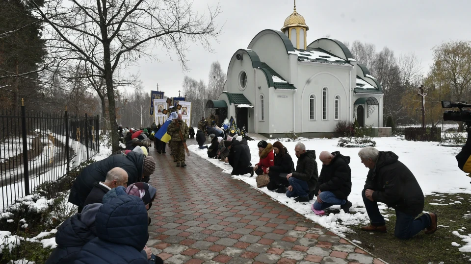 У Славутичі попрощались з героєм Олександром Голушком, який віддав своє життя за Україну фото №7