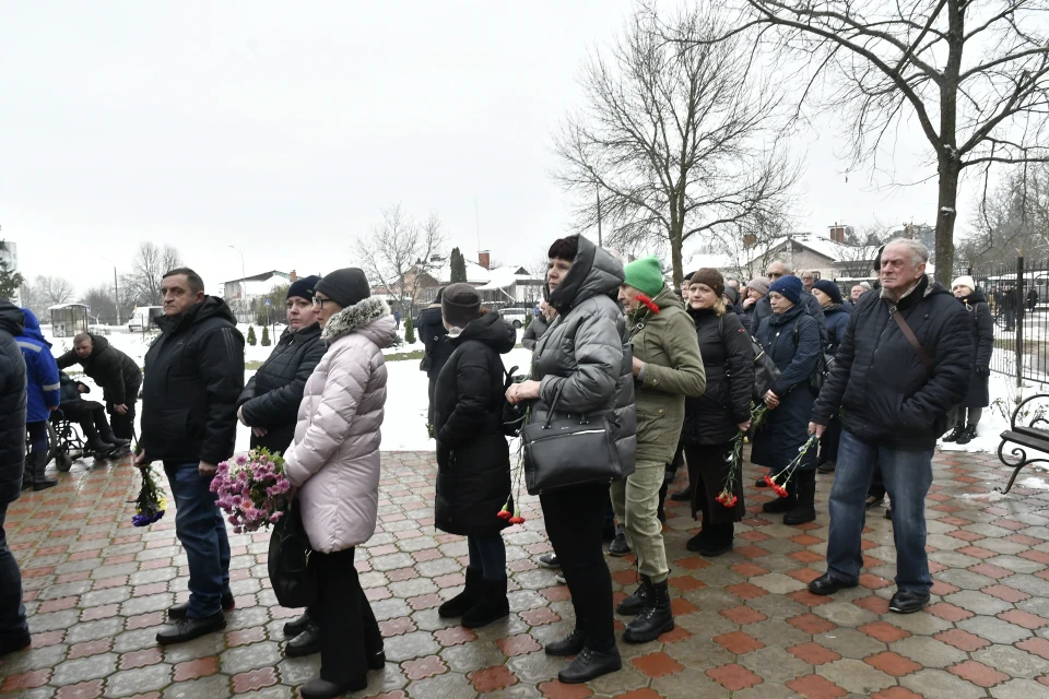 У Славутичі попрощались з героєм Олександром Голушком, який віддав своє життя за Україну фото №8