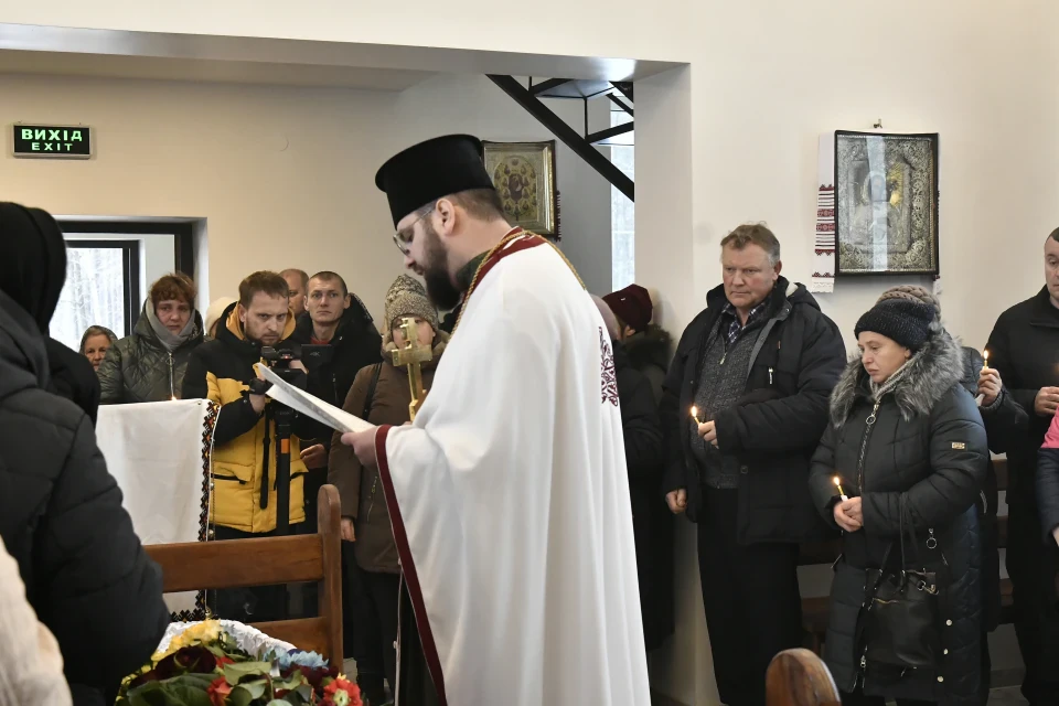 У Славутичі попрощались з героєм Олександром Голушком, який віддав своє життя за Україну фото №14