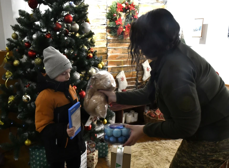 Нацгвардія та «Фундація Олени Зеленської» привітали дітей військовополонених з Днем Святого Миколая фото №4