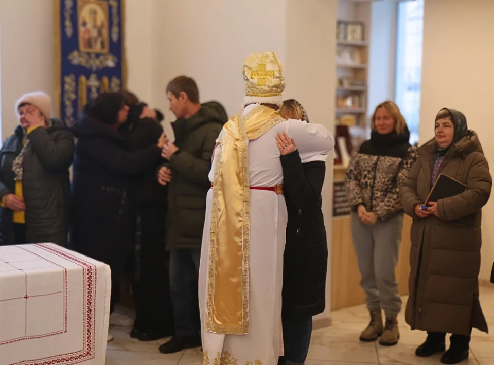 Святий Миколай завітав до родин загиблих героїв у храмі Славутича фото №4