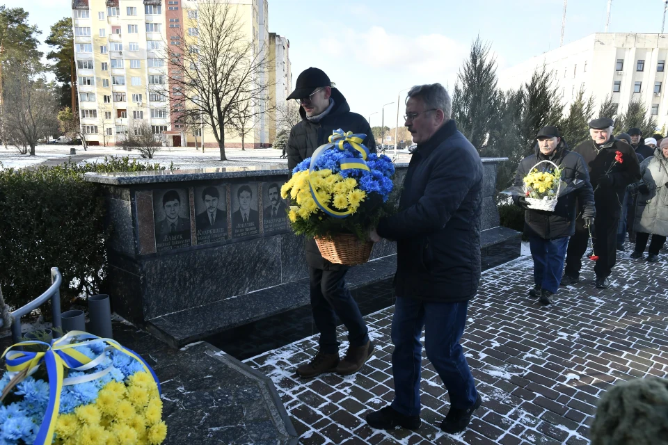 Пам'ять жива: у Славутичі вшанували ліквідаторів Чорнобильської аварії фото №11