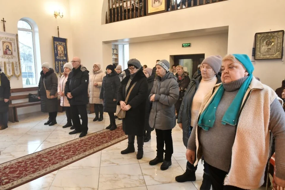 Божественна Різдвяна літургія у храмі "Неустанна Поміч" у Славутичі фото №4