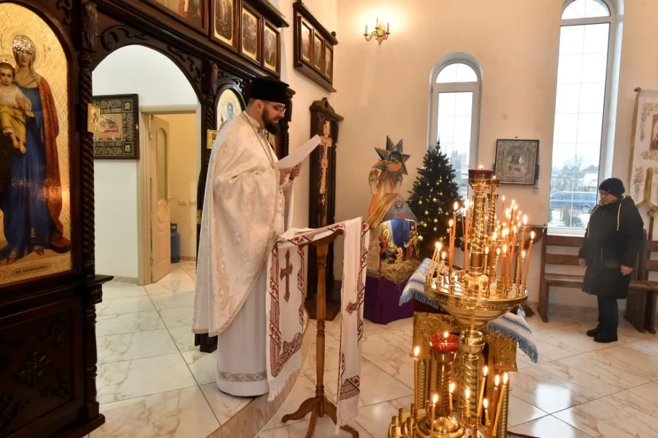 Божественна Різдвяна літургія у храмі "Неустанна Поміч" у Славутичі фото №6