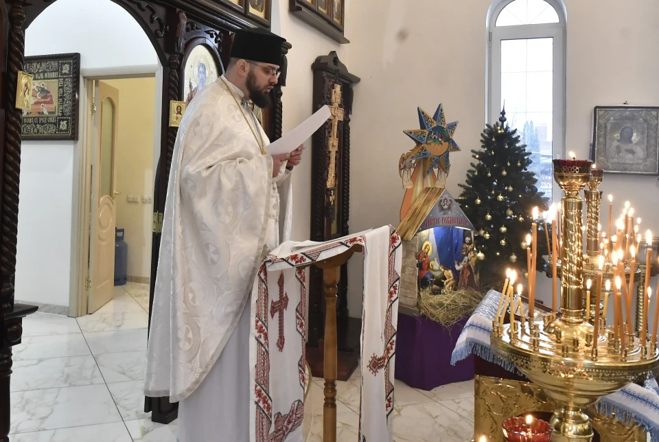 Божественна Різдвяна літургія у храмі "Неустанна Поміч" у Славутичі фото №8