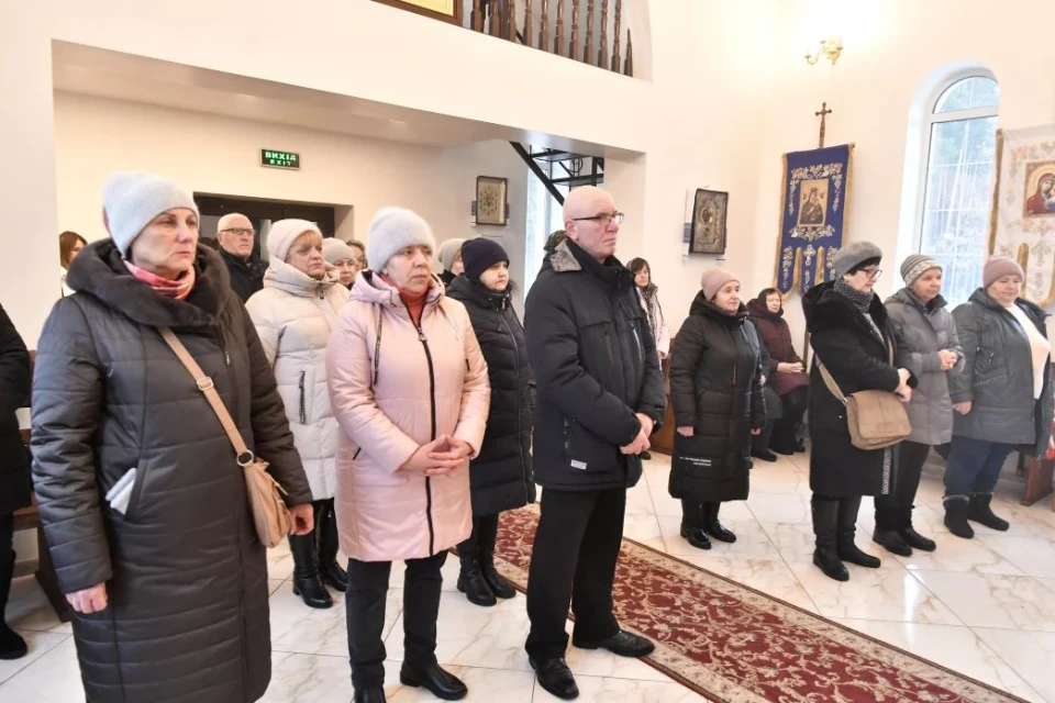 Божественна Різдвяна літургія у храмі "Неустанна Поміч" у Славутичі фото №12