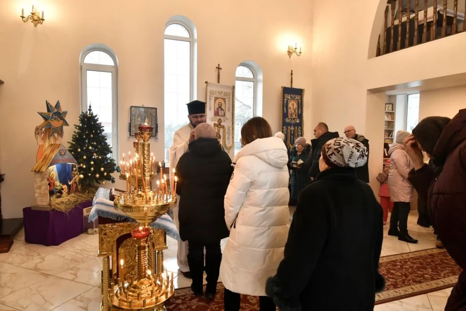 Божественна Різдвяна літургія у храмі "Неустанна Поміч" у Славутичі фото №28