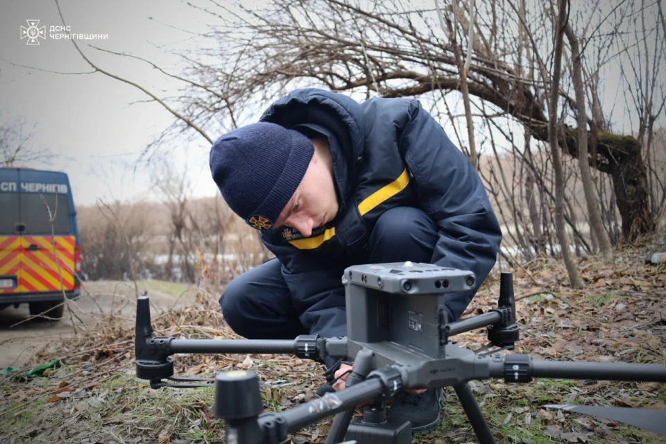 На Чернігівщині водолази знайшли тіло чоловіка, пошуки 7-річного хлопчика тривають фото №3