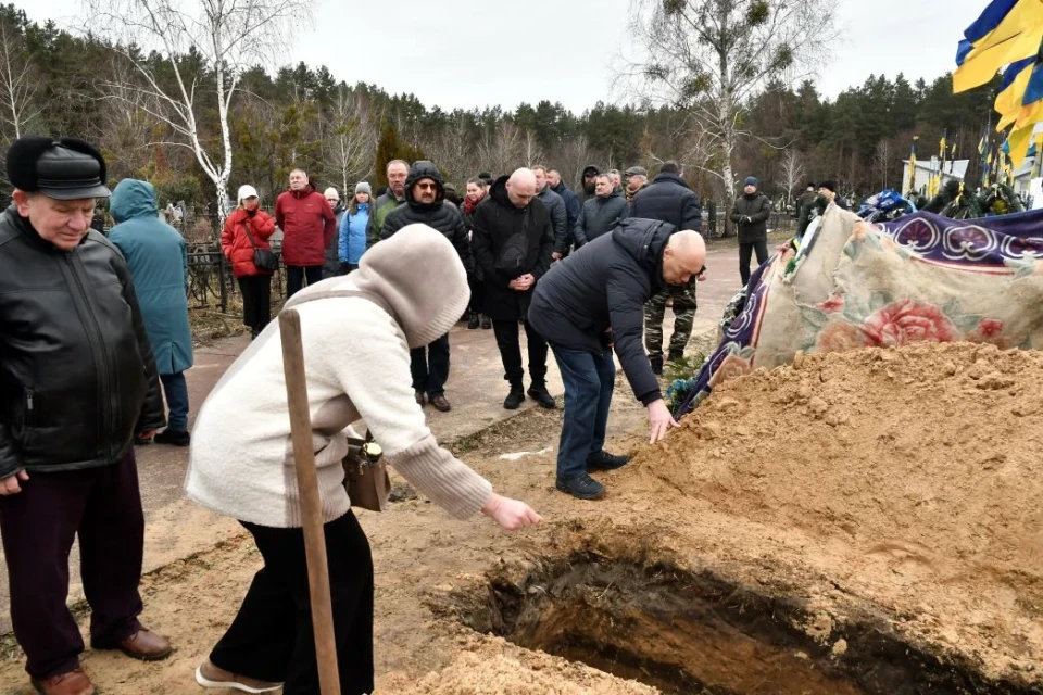 Славутич попрощався із захисником України Геннадієм Терещенком фото №9