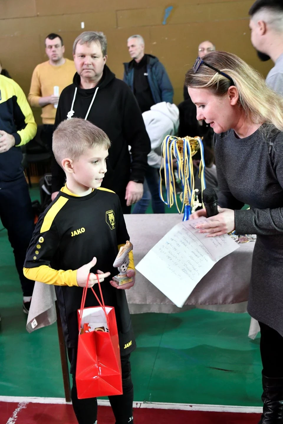 Відкритий чемпіонат Славутича з футзалу серед юнаків: підтримка ЗСУ та запекла боротьба фото №7