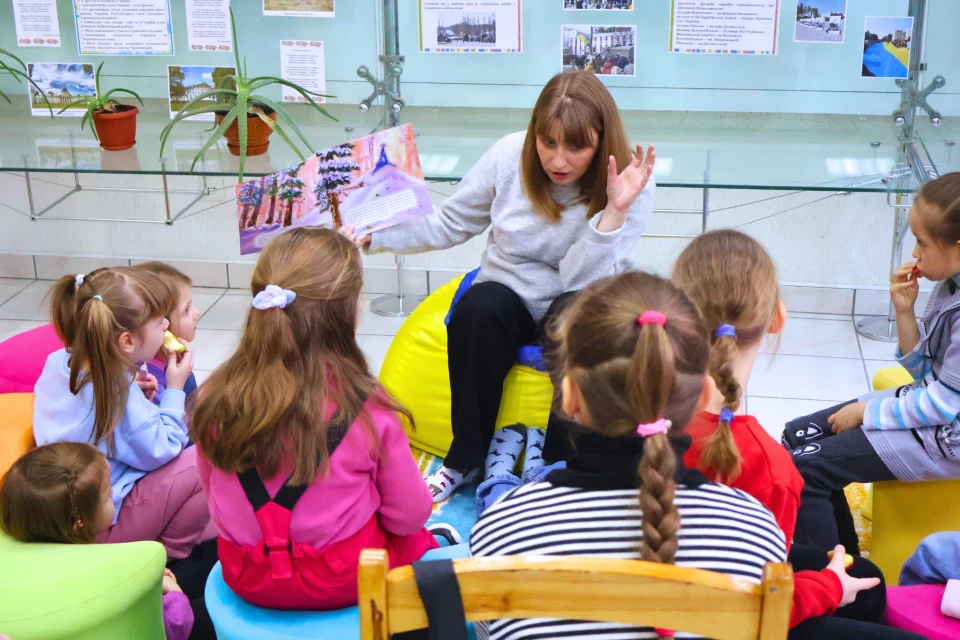 Тут можна шуміти! Як дитяча бібліотека у Славутичі руйнує стереотипи та закохує дітей у книжки фото №2