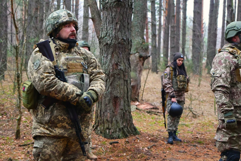 "Народний спротив – це не вибір, а необхідність": як тренуються бійці славутицького ДФТГ фото №1