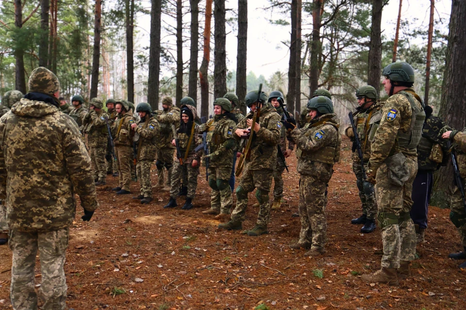 "Народний спротив – це не вибір, а необхідність": як тренуються бійці славутицького ДФТГ фото №2