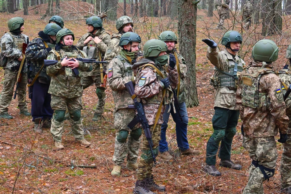 "Народний спротив – це не вибір, а необхідність": як тренуються бійці славутицького ДФТГ фото №3