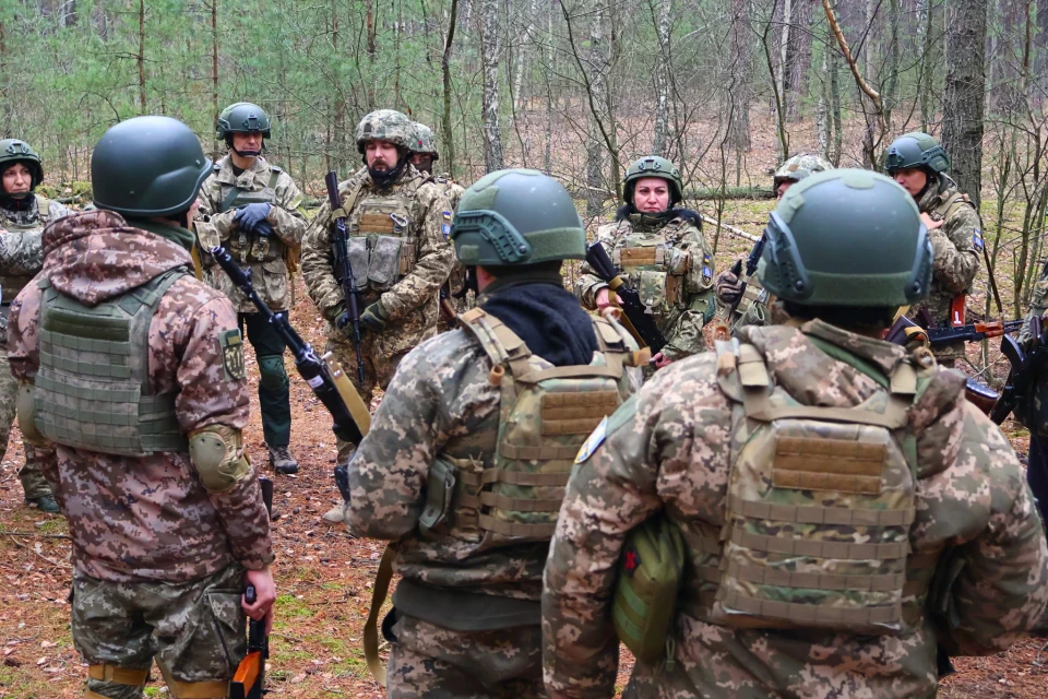 "Народний спротив – це не вибір, а необхідність": як тренуються бійці славутицького ДФТГ фото №9