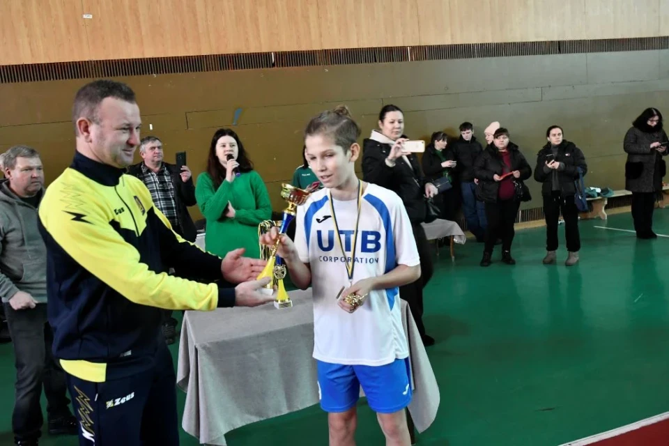 В «Олімпійці» відбувся відкритий чемпіонат КДЮСШ Славутича з футзалу фото №32