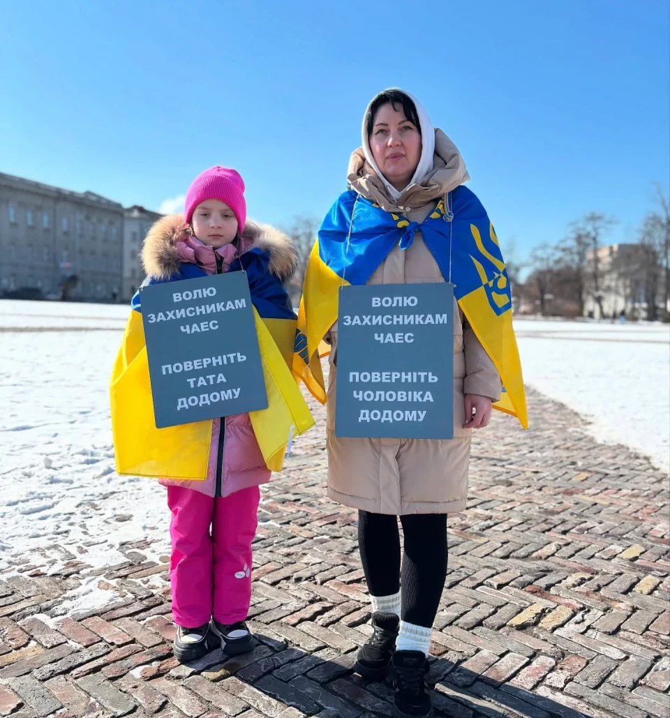 У Чернігові пройшла мирна акція на підтримку військовополонених захисників ЧАЕС та зниклих безвісти фото №4