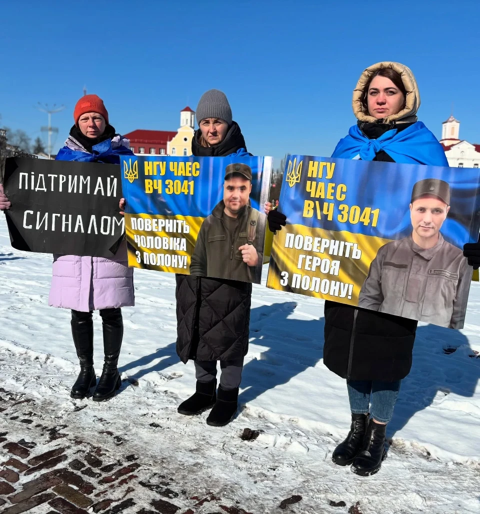 У Чернігові пройшла мирна акція на підтримку військовополонених захисників ЧАЕС та зниклих безвісти фото №18