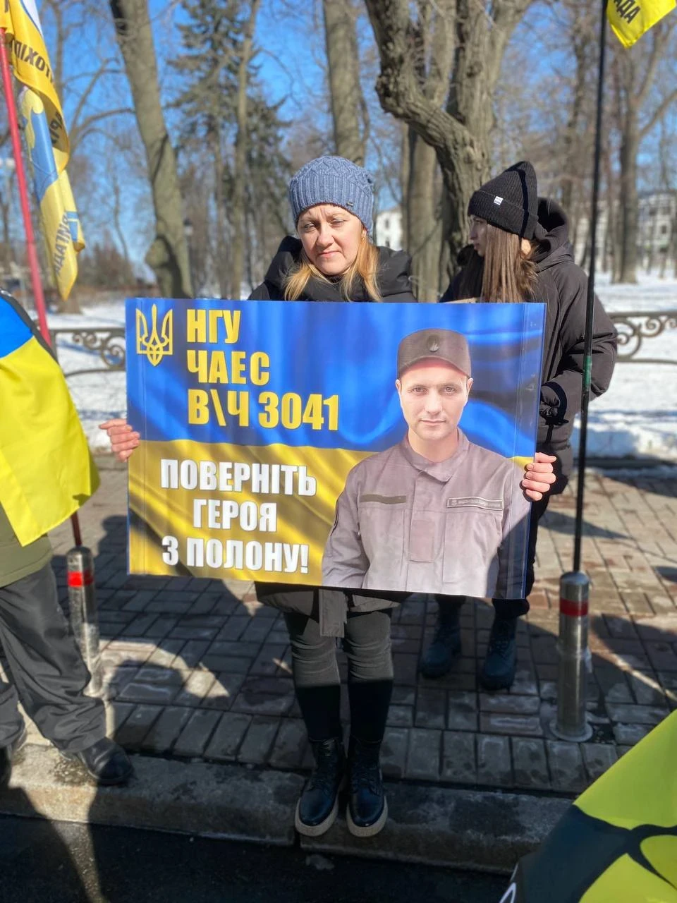 Три роки в полоні: у Києві пройшла мирна акція на підтримку захисників ЧАЕС фото №3